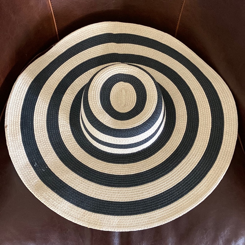Sun hat. Wide brim.